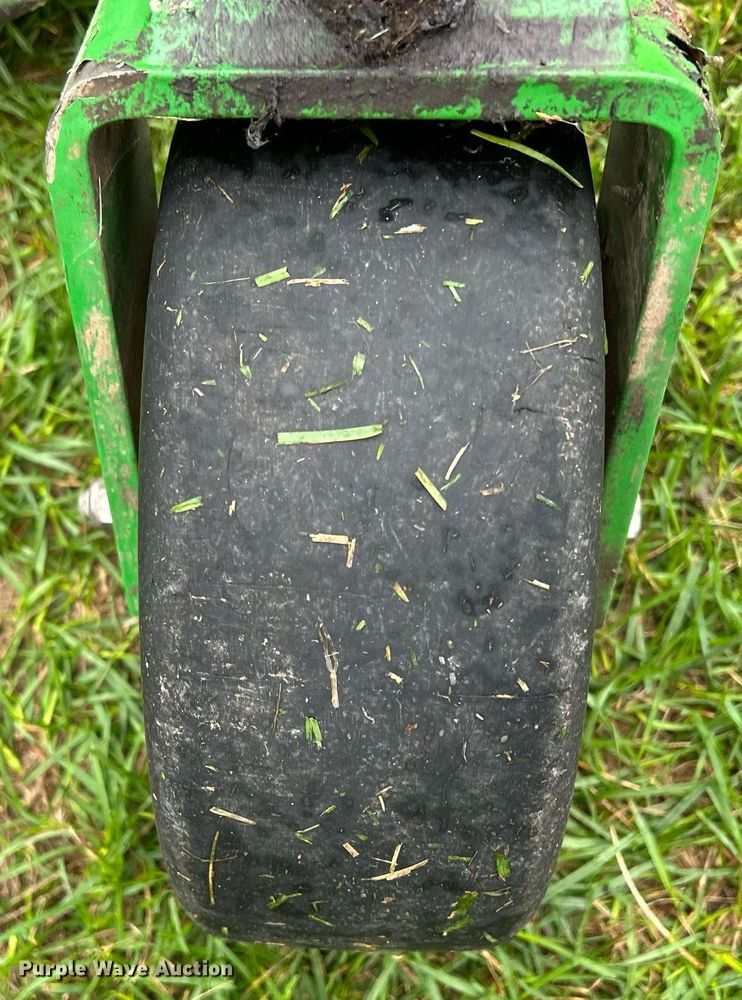 image for item MO9044 John Deere 1580  lawn mower