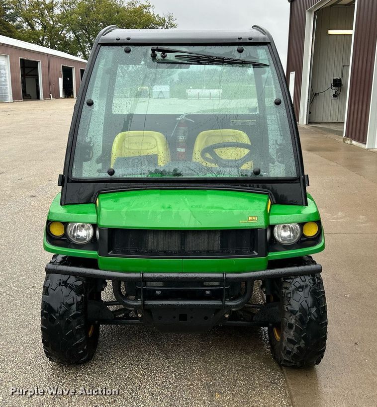 image for item MO9046 2009 John Deere Gator XUV 620i  utility vehicle