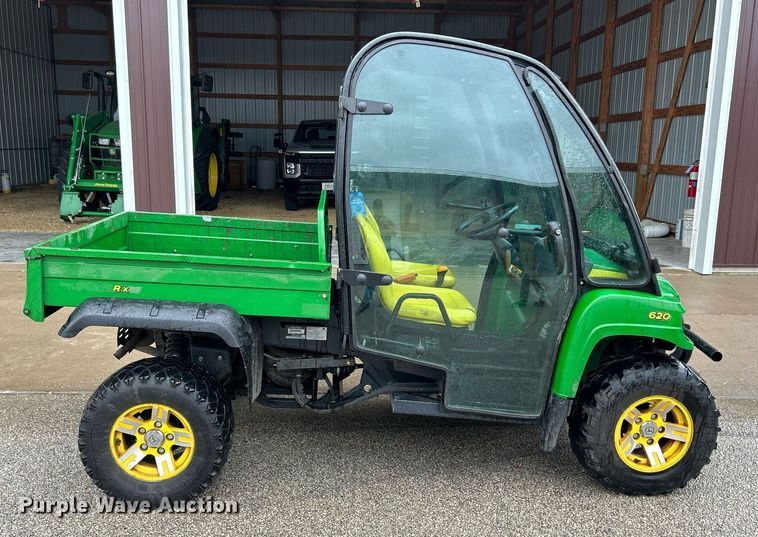 image for item MO9046 2009 John Deere Gator XUV 620i  utility vehicle