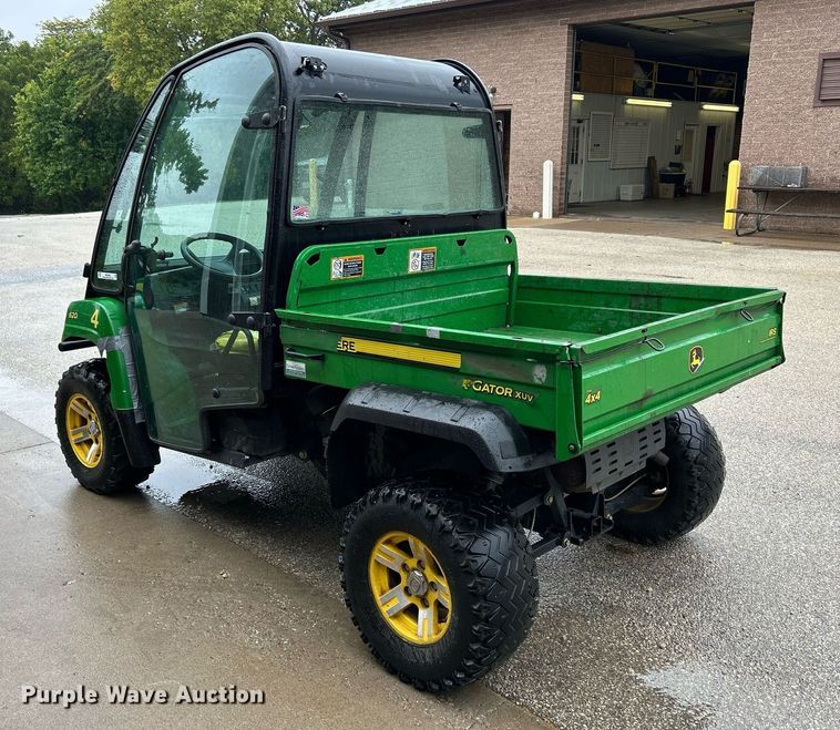 image for item MO9046 2009 John Deere Gator XUV 620i  utility vehicle