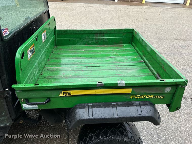 image for item MO9046 2009 John Deere Gator XUV 620i  utility vehicle