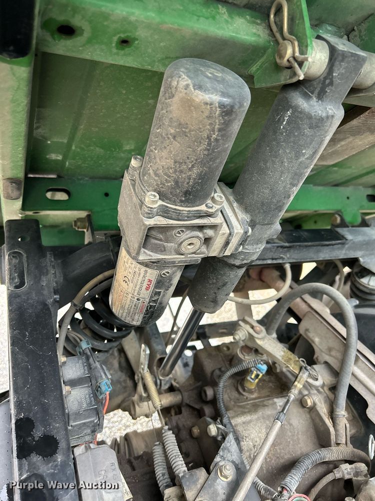 image for item MO9046 2009 John Deere Gator XUV 620i  utility vehicle