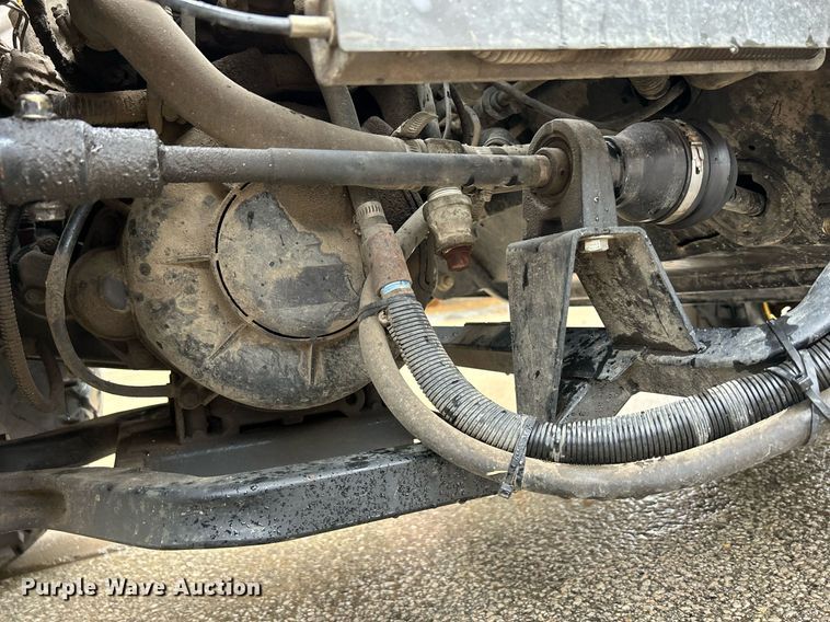 image for item MO9046 2009 John Deere Gator XUV 620i  utility vehicle