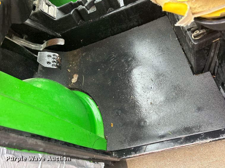 image for item MO9046 2009 John Deere Gator XUV 620i  utility vehicle