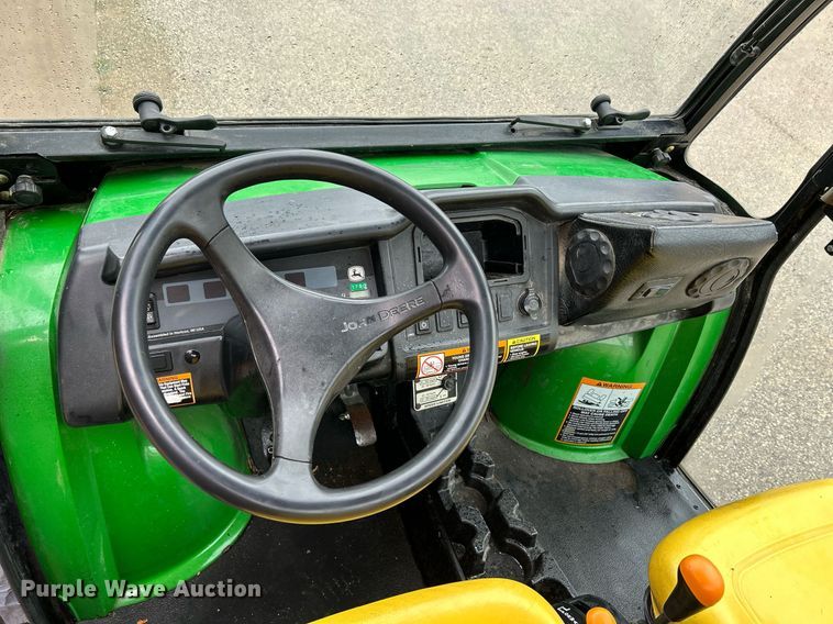 image for item MO9046 2009 John Deere Gator XUV 620i  utility vehicle