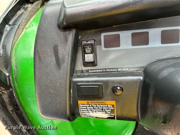 image for item MO9046 2009 John Deere Gator XUV 620i  utility vehicle