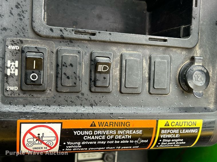 image for item MO9046 2009 John Deere Gator XUV 620i  utility vehicle