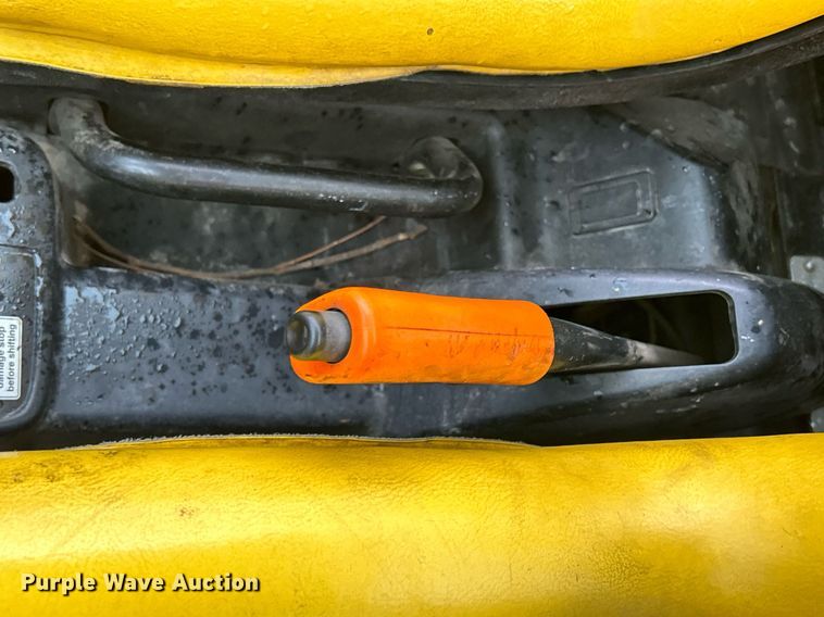 image for item MO9046 2009 John Deere Gator XUV 620i  utility vehicle