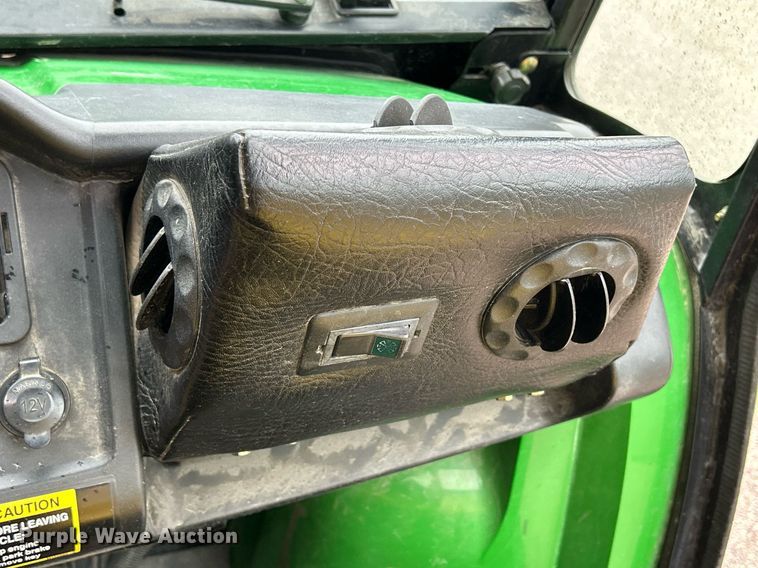 image for item MO9046 2009 John Deere Gator XUV 620i  utility vehicle