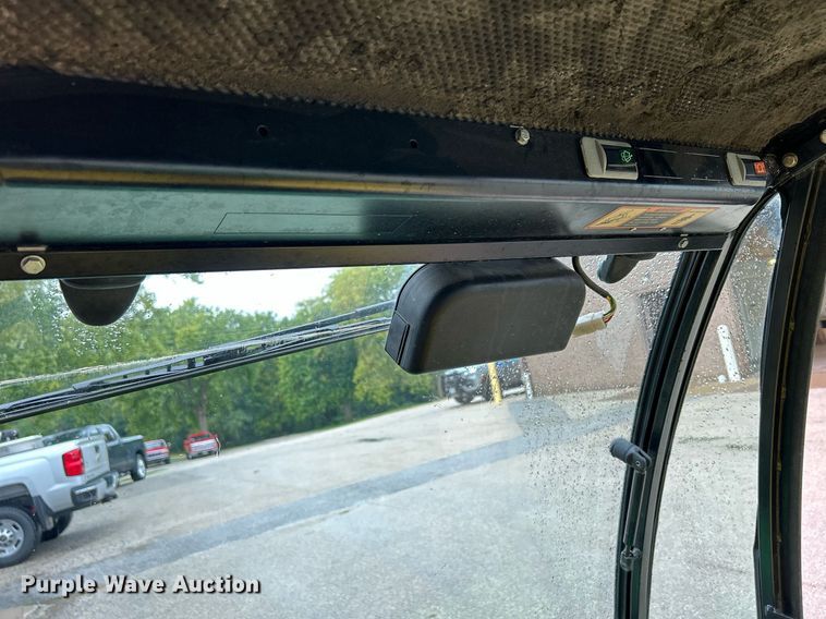 image for item MO9046 2009 John Deere Gator XUV 620i  utility vehicle