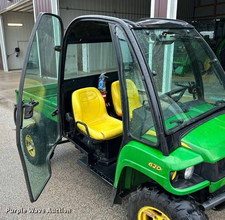 image for item MO9046 2009 John Deere Gator XUV 620i  utility vehicle