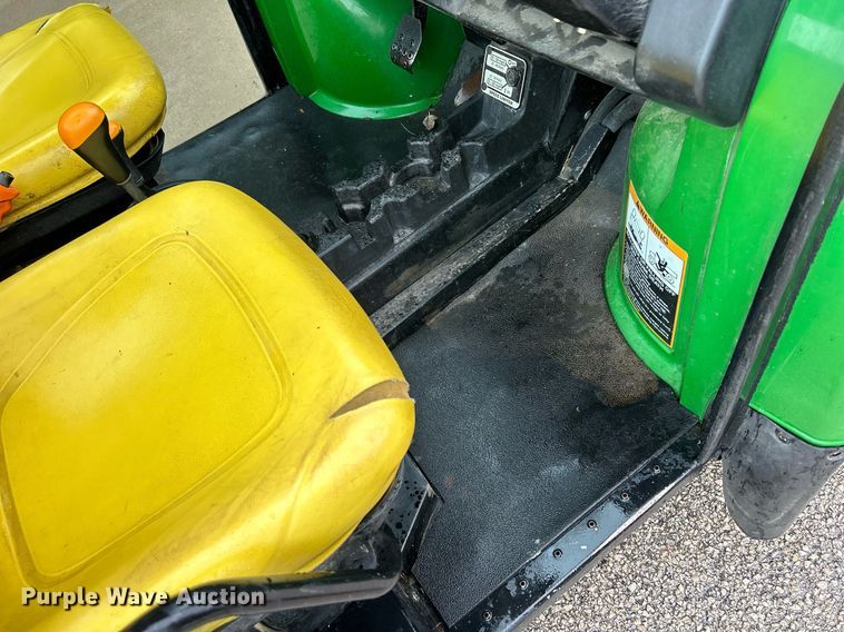 image for item MO9046 2009 John Deere Gator XUV 620i  utility vehicle
