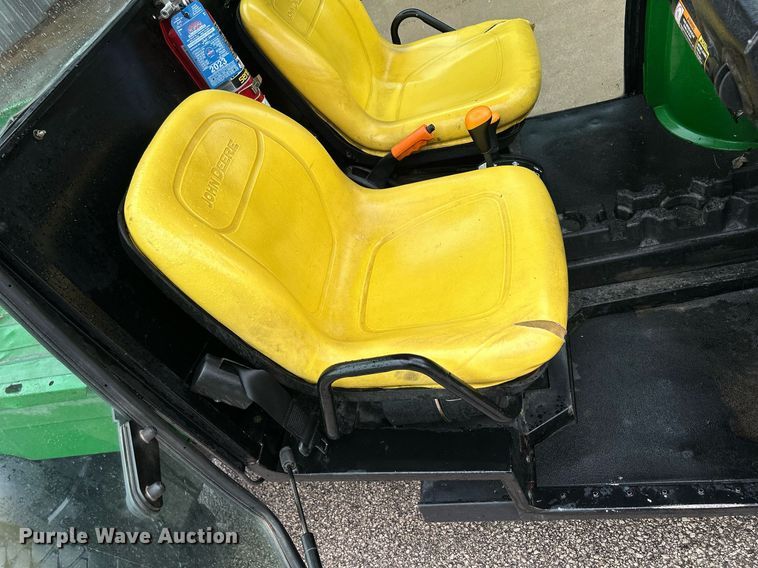 image for item MO9046 2009 John Deere Gator XUV 620i  utility vehicle