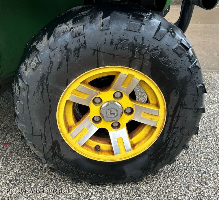 image for item MO9046 2009 John Deere Gator XUV 620i  utility vehicle