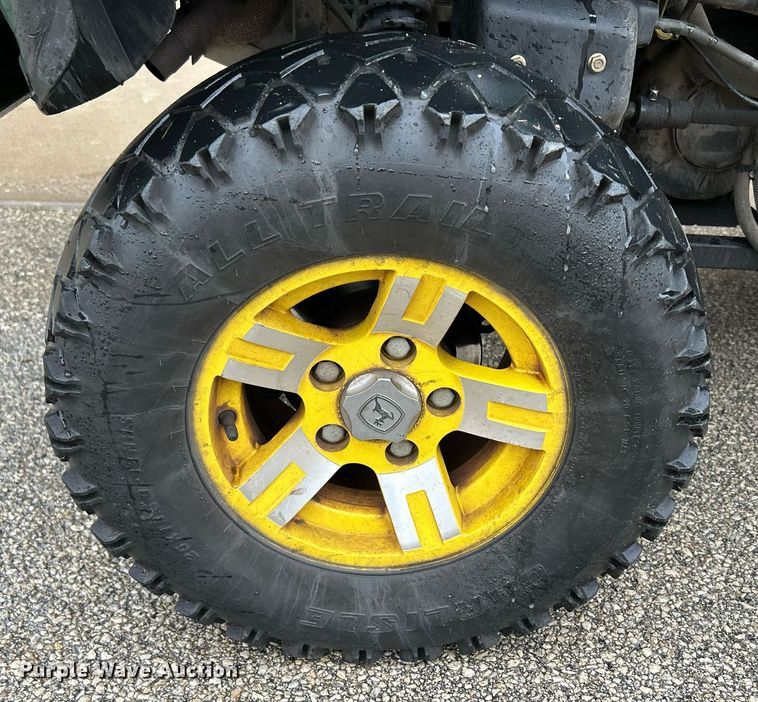 image for item MO9046 2009 John Deere Gator XUV 620i  utility vehicle