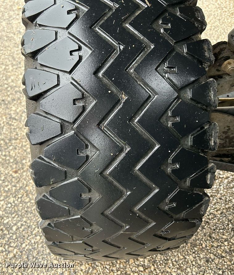 image for item MO9046 2009 John Deere Gator XUV 620i  utility vehicle