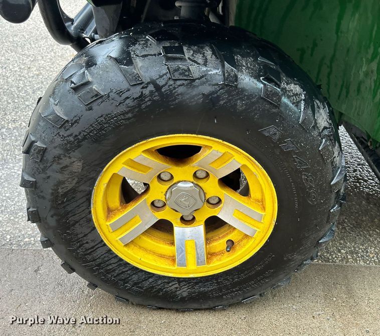 image for item MO9046 2009 John Deere Gator XUV 620i  utility vehicle