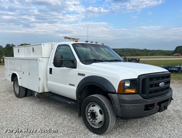 image for item NA9171 2006  Ford F450 Super Duty XL  utility / service truck