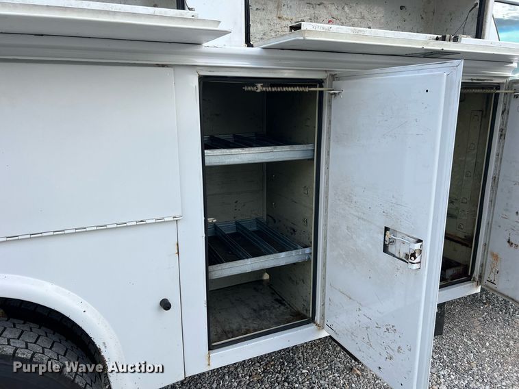 image for item NA9171 2006  Ford F450 Super Duty XL  utility / service truck