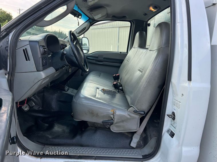 image for item NA9171 2006  Ford F450 Super Duty XL  utility / service truck