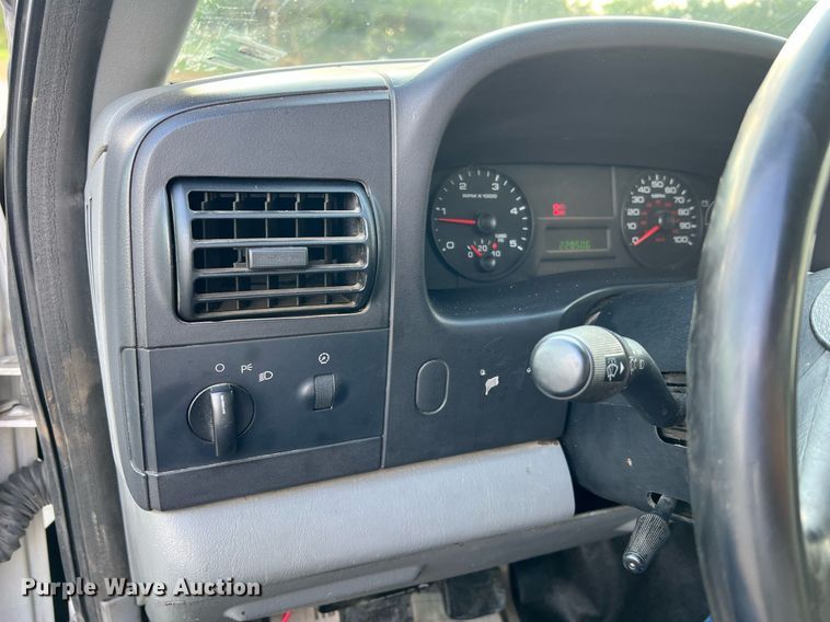 image for item NA9171 2006  Ford F450 Super Duty XL  utility / service truck