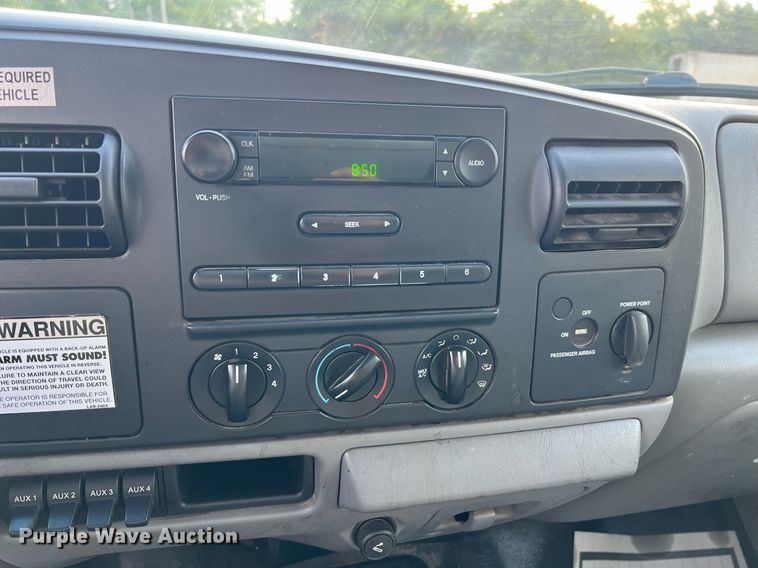 image for item NA9171 2006  Ford F450 Super Duty XL  utility / service truck