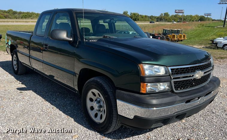 image for item NA9188 2006 Chevrolet Silverado 1500  Ext. Cab pickup truck