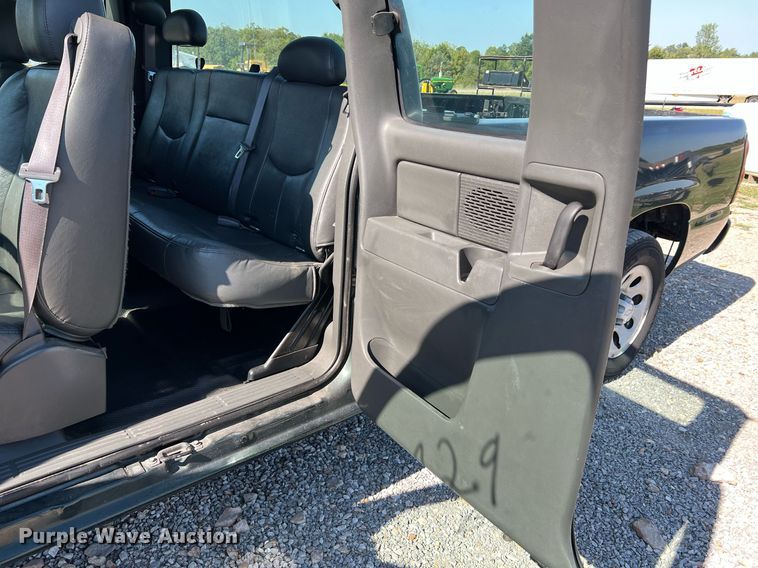 image for item NA9188 2006 Chevrolet Silverado 1500  Ext. Cab pickup truck