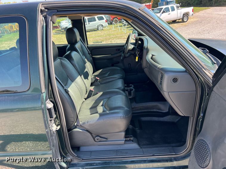 image for item NA9188 2006 Chevrolet Silverado 1500  Ext. Cab pickup truck