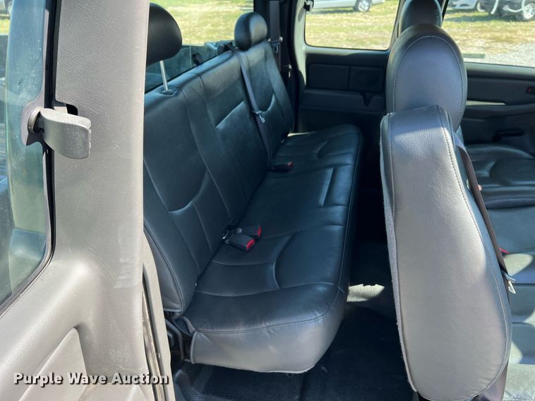 image for item NA9188 2006 Chevrolet Silverado 1500  Ext. Cab pickup truck