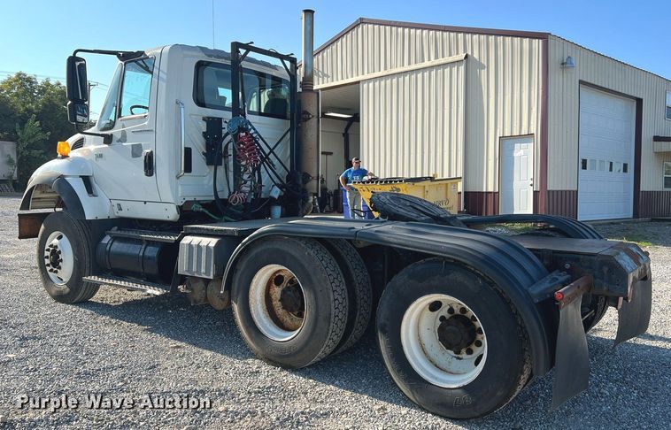 image for item NA9192 2003 International  7600 6x4  semi truck