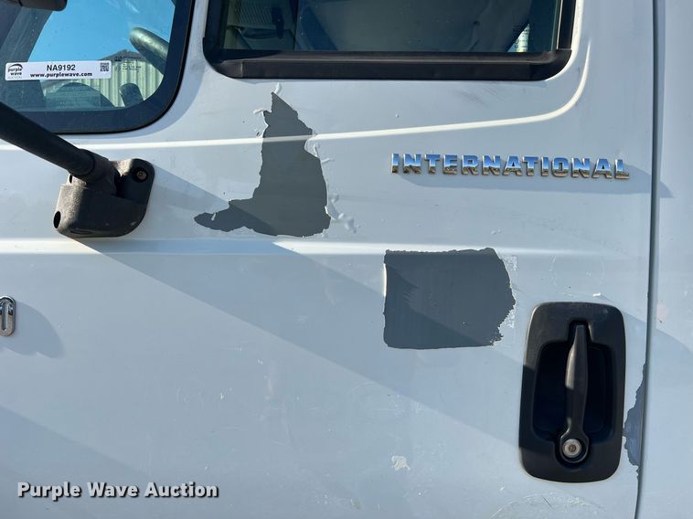 image for item NA9192 2003 International  7600 6x4  semi truck