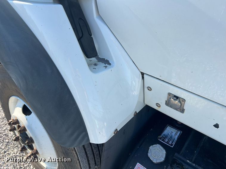 image for item NA9192 2003 International  7600 6x4  semi truck