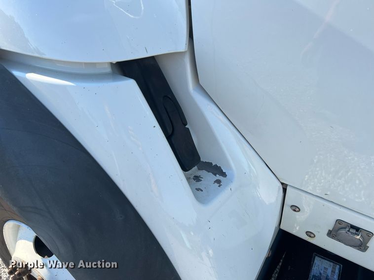 image for item NA9192 2003 International  7600 6x4  semi truck