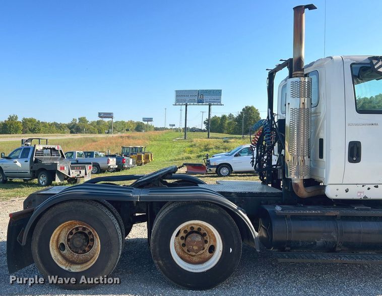 image for item NA9192 2003 International  7600 6x4  semi truck