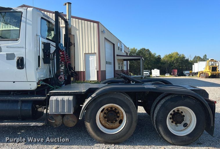 image for item NA9192 2003 International  7600 6x4  semi truck