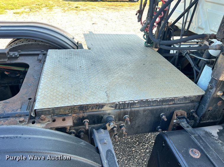 image for item NA9192 2003 International  7600 6x4  semi truck