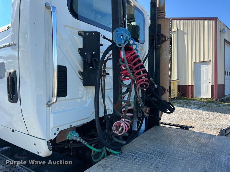 image for item NA9192 2003 International  7600 6x4  semi truck