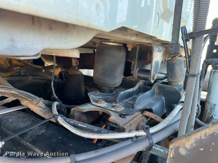 image for item NA9192 2003 International  7600 6x4  semi truck