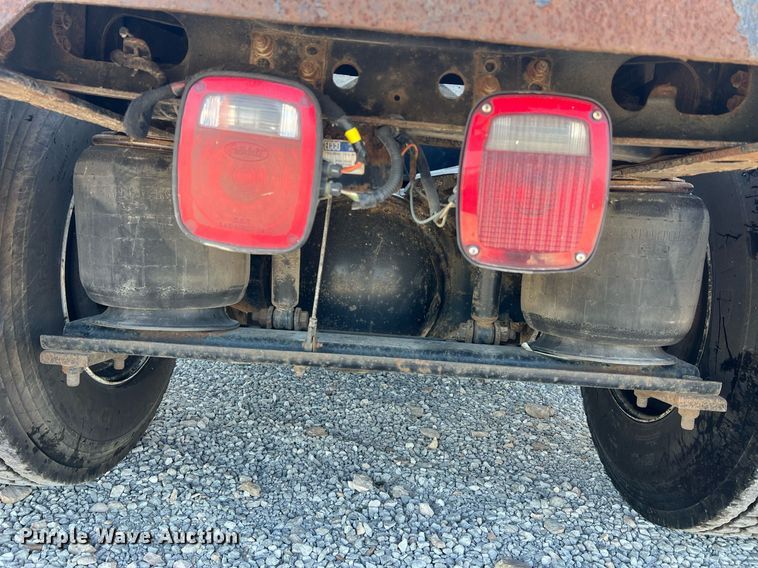 image for item NA9192 2003 International  7600 6x4  semi truck