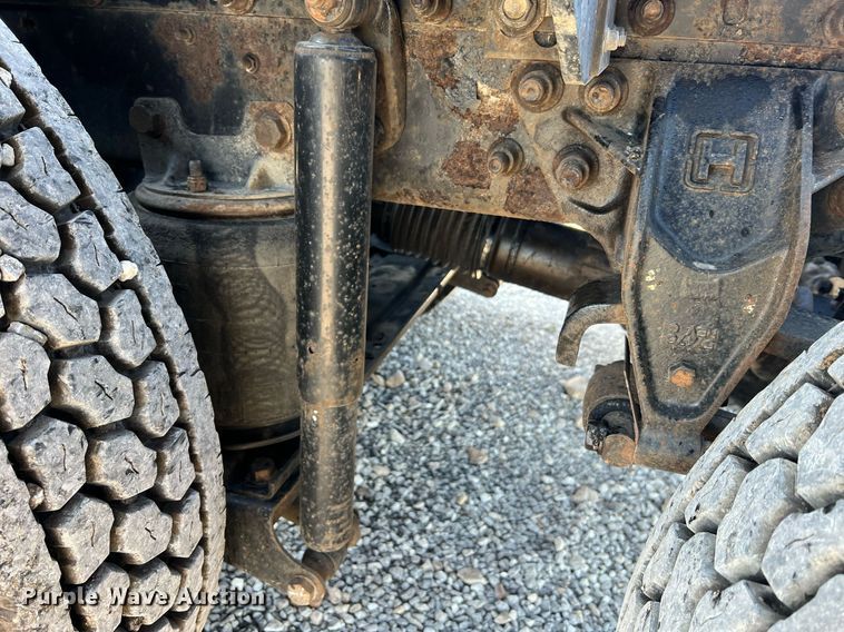 image for item NA9192 2003 International  7600 6x4  semi truck