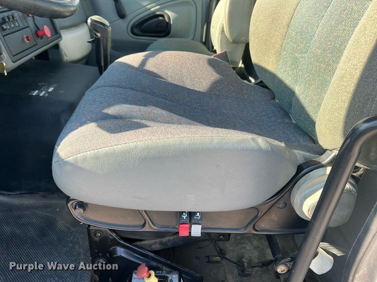 image for item NA9192 2003 International  7600 6x4  semi truck