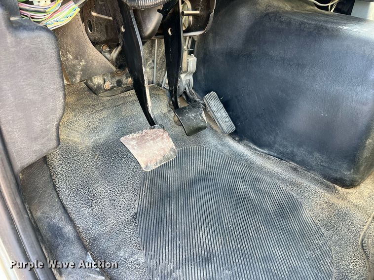 image for item NA9192 2003 International  7600 6x4  semi truck