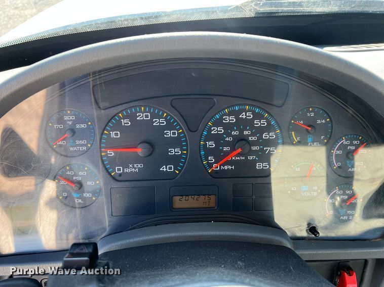 image for item NA9192 2003 International  7600 6x4  semi truck