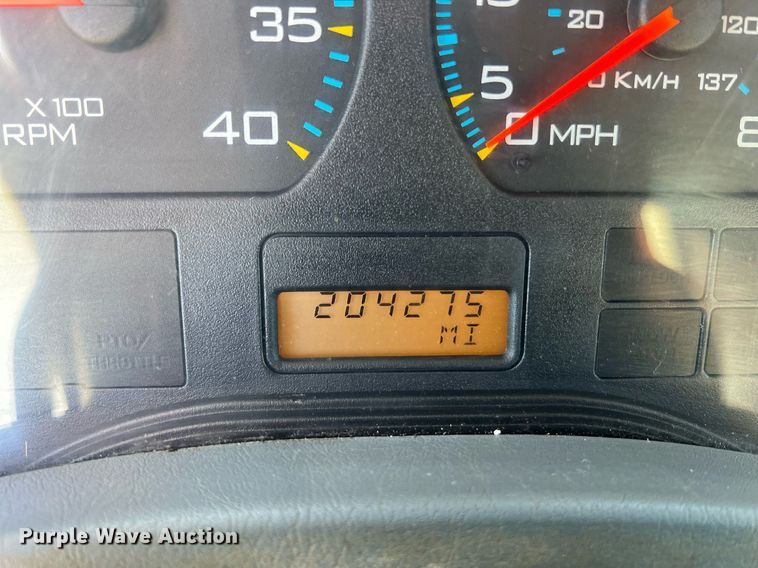 image for item NA9192 2003 International  7600 6x4  semi truck