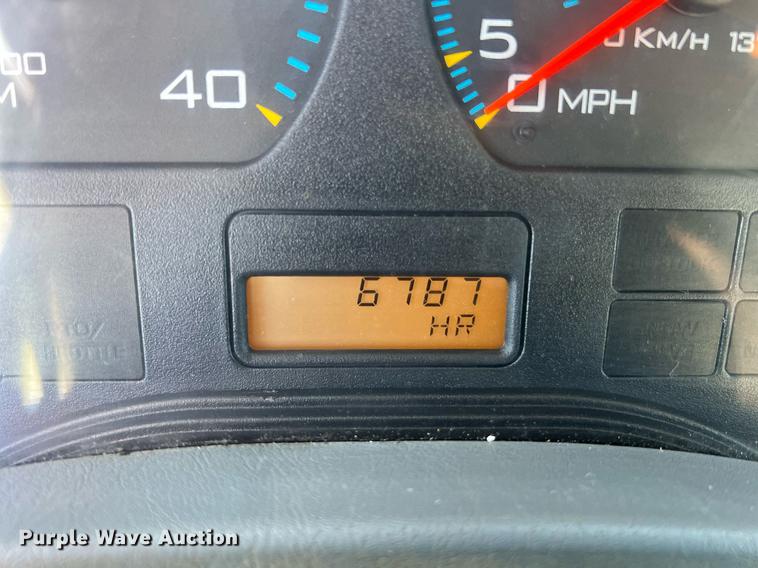 image for item NA9192 2003 International  7600 6x4  semi truck