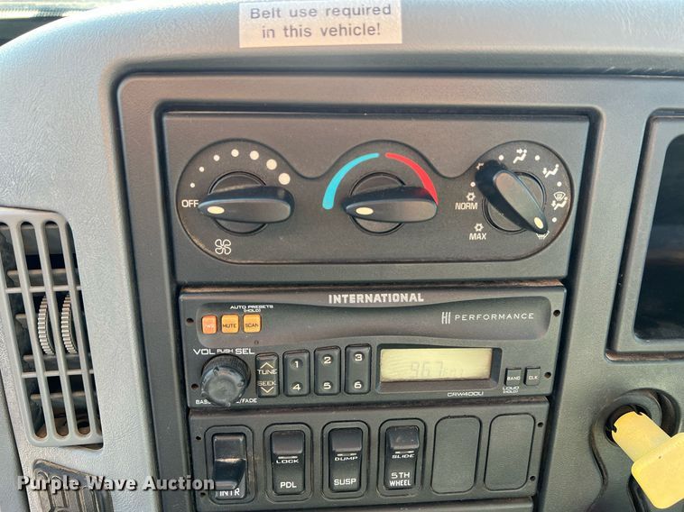 image for item NA9192 2003 International  7600 6x4  semi truck