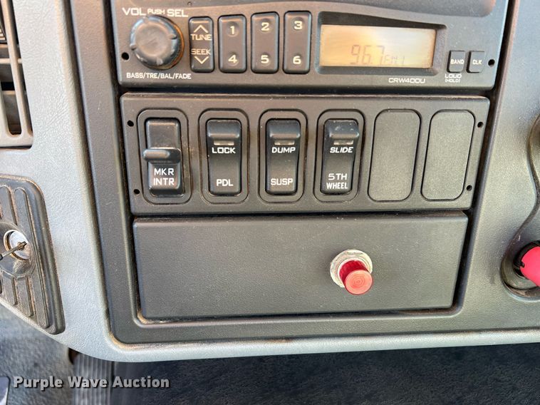 image for item NA9192 2003 International  7600 6x4  semi truck