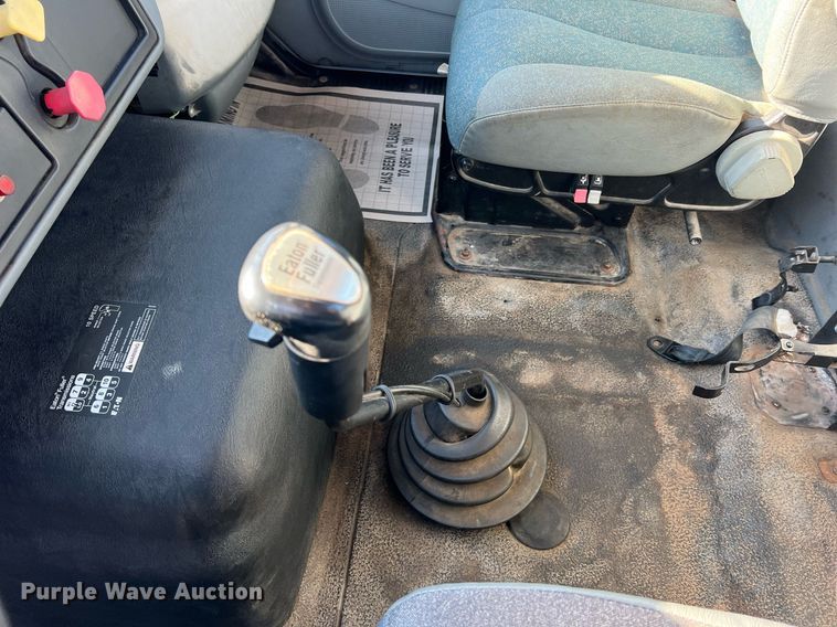 image for item NA9192 2003 International  7600 6x4  semi truck