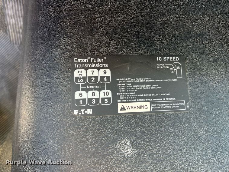 image for item NA9192 2003 International  7600 6x4  semi truck